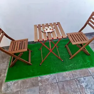 Cozy With Garden Apartment